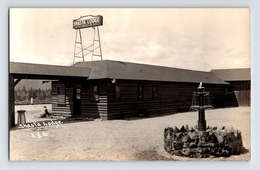 Mount Shasta California Shasta Lodge Auto Court 1940s RPPC Postcard Unposted