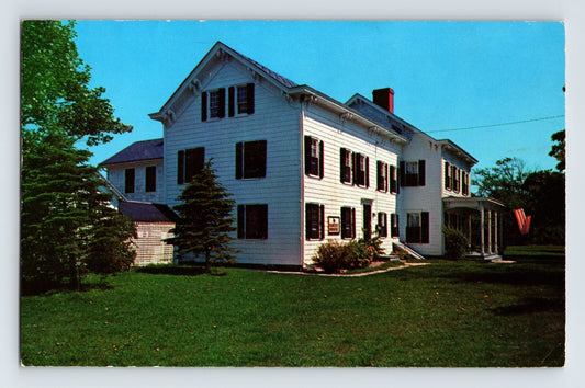 Quogue New York Long Island Weathervane Hotel white colonial building 1961 postcard