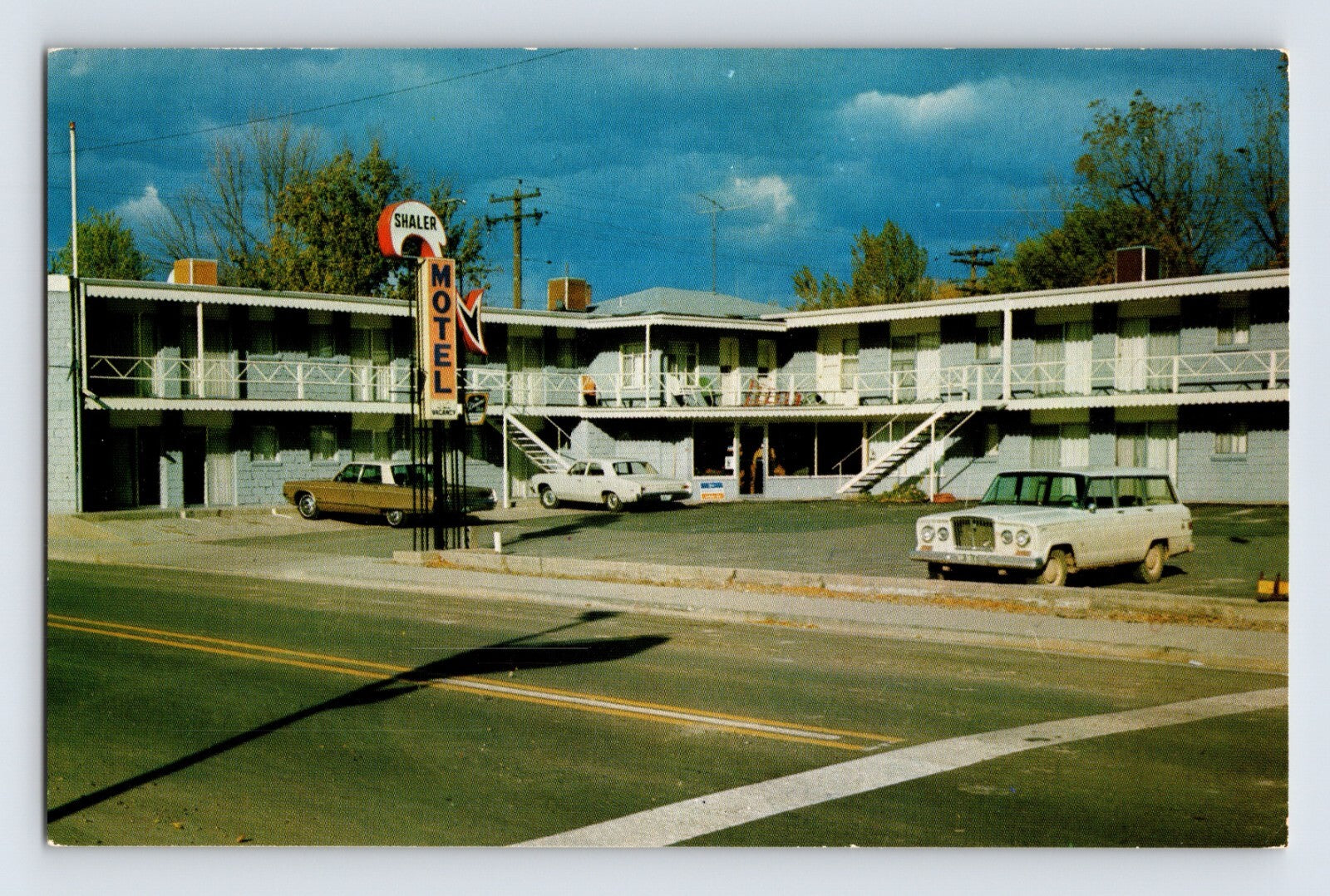 Rifle Colorado Shaler Motel jeep wagoneer roadside motor court 1960s chrome postcard