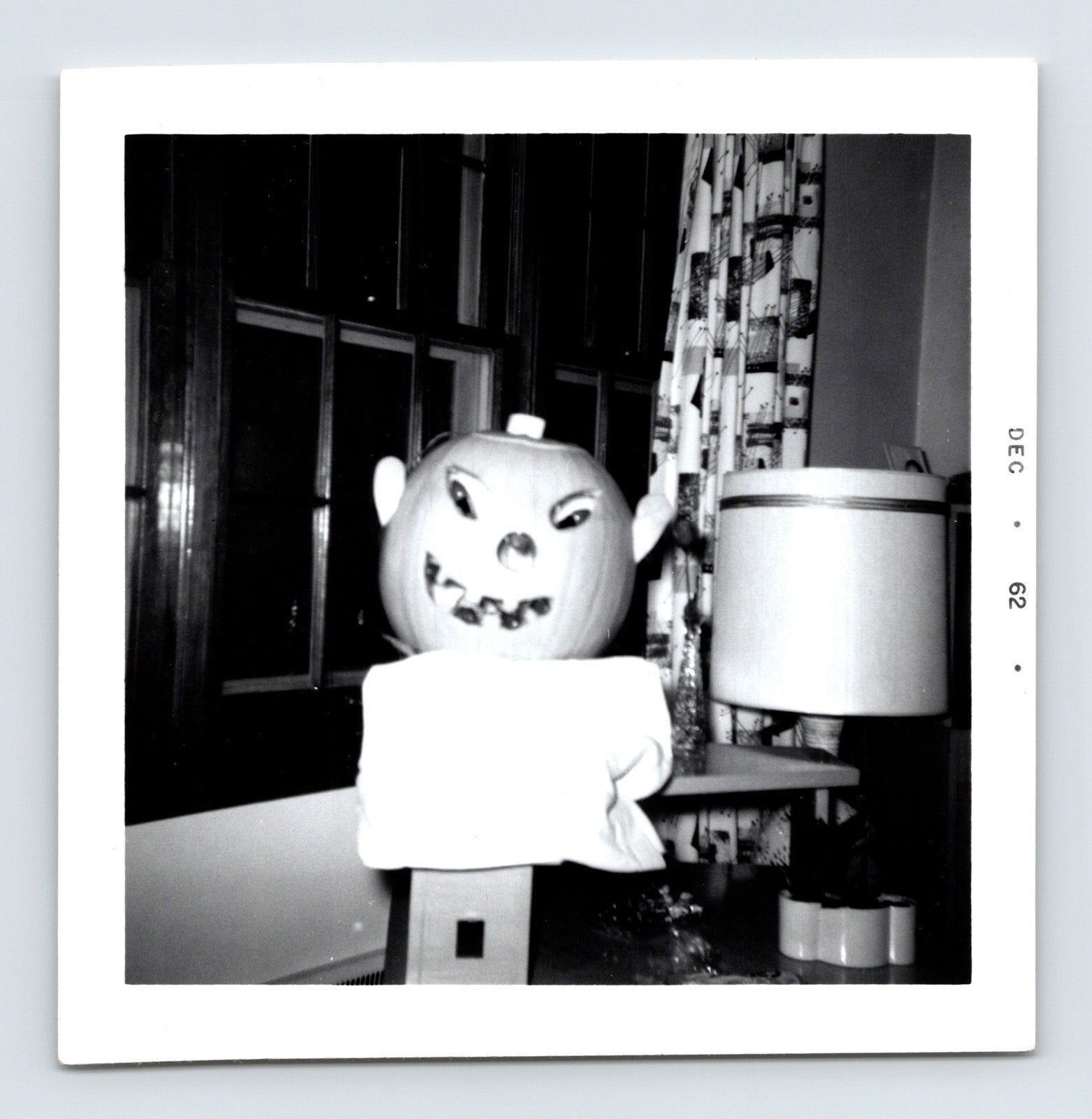 Halloween jack o lantern decoration indoor table lamp mid century living room December 1962 snapshot 3.5 x 3.5 photo