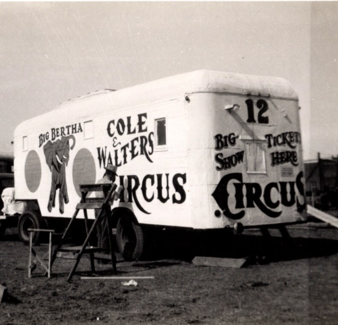 Cole Walter Circus 1952 Photo Elephant Truck Painter Hugo OK 5.5 x 3.5