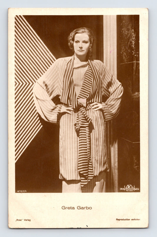 Greta Garbo MGM Ross Verlag 1930s Photo RPPC Postcard Unposted