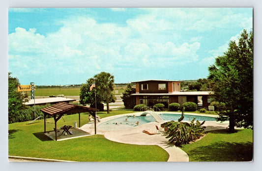 New Braunfels Texas Nomad Motel swimming pool roadside motel postcard