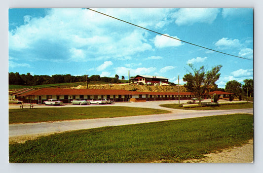 Decorah Iowa Deluxe Motel Cliff House hillside motor lodge parking lot 1960s chrome postcard