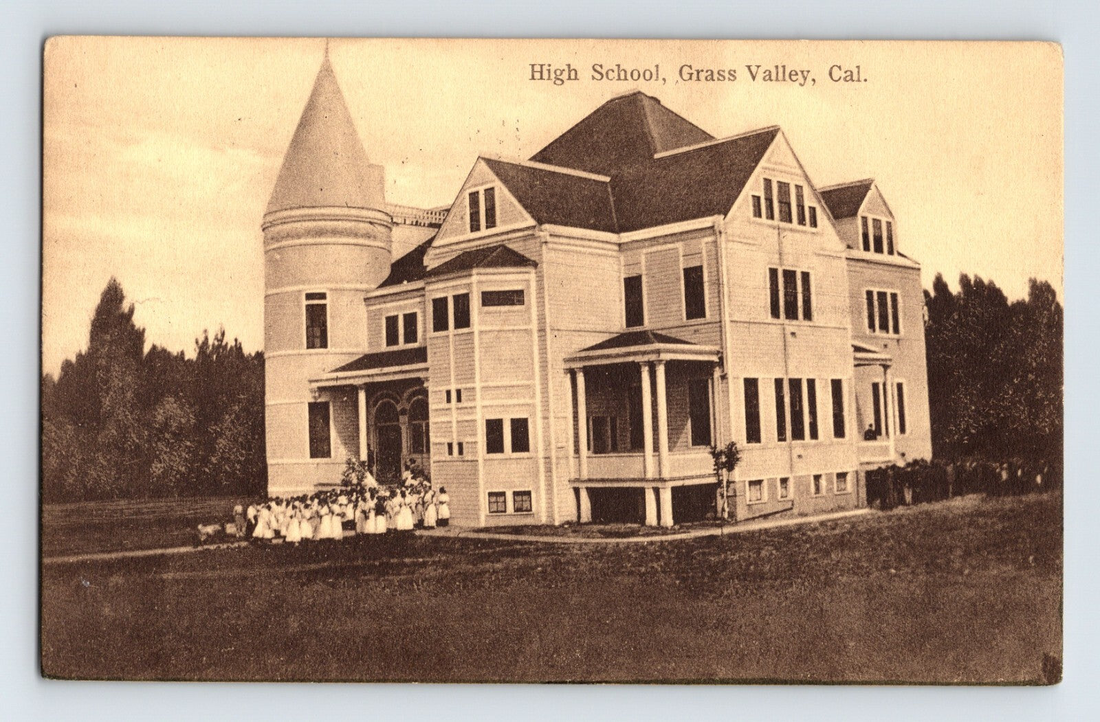 Grass Valley California High School building students gathered 1914 postcard