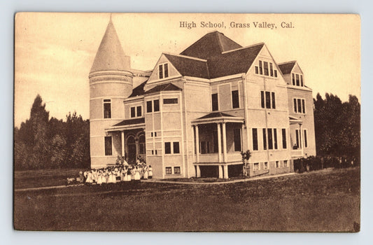 Grass Valley California High School building students gathered 1914 postcard