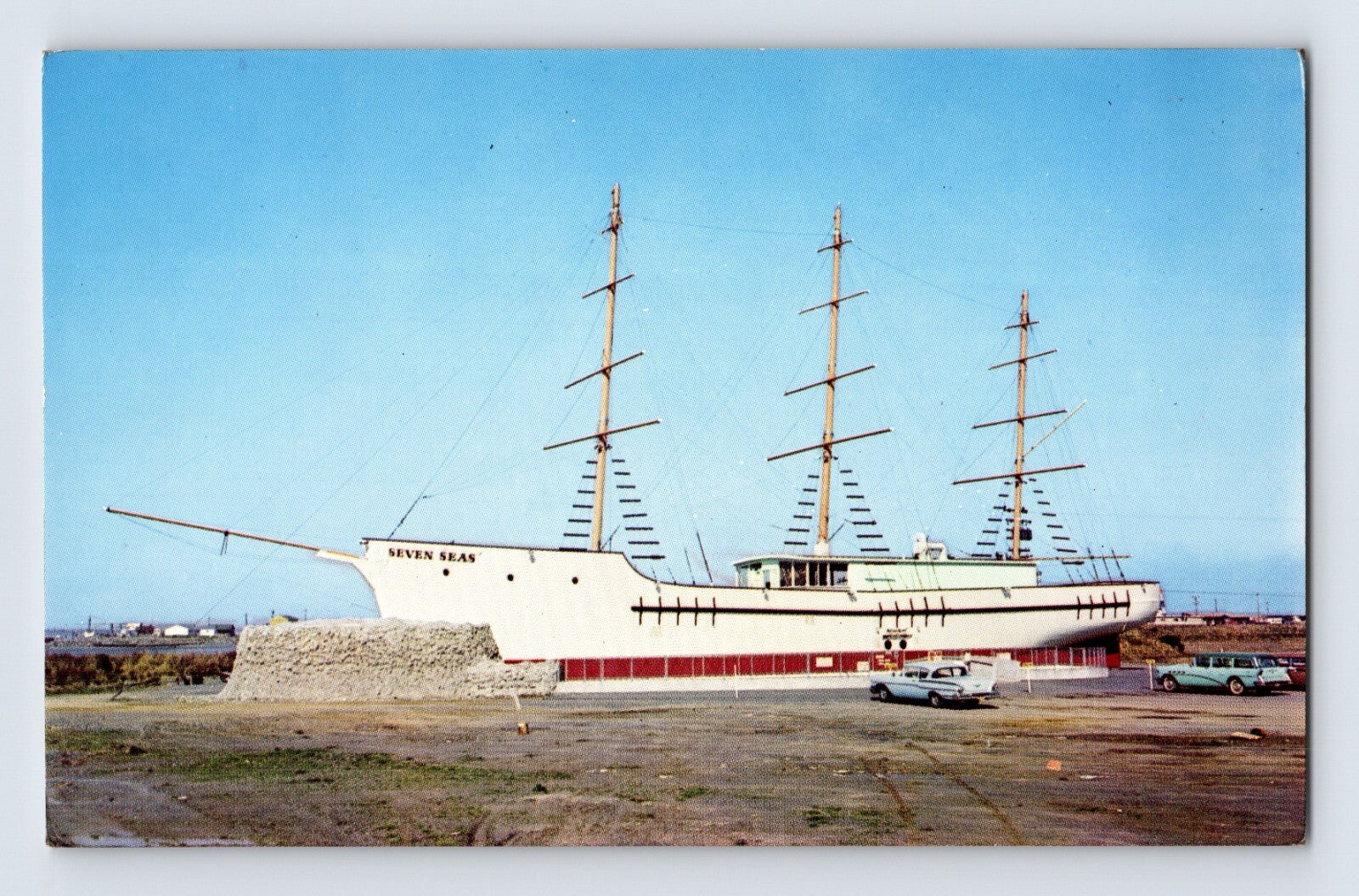 Eureka California Seven Seas shipwreck aquarium roadside attraction building 1960s chrome postcard