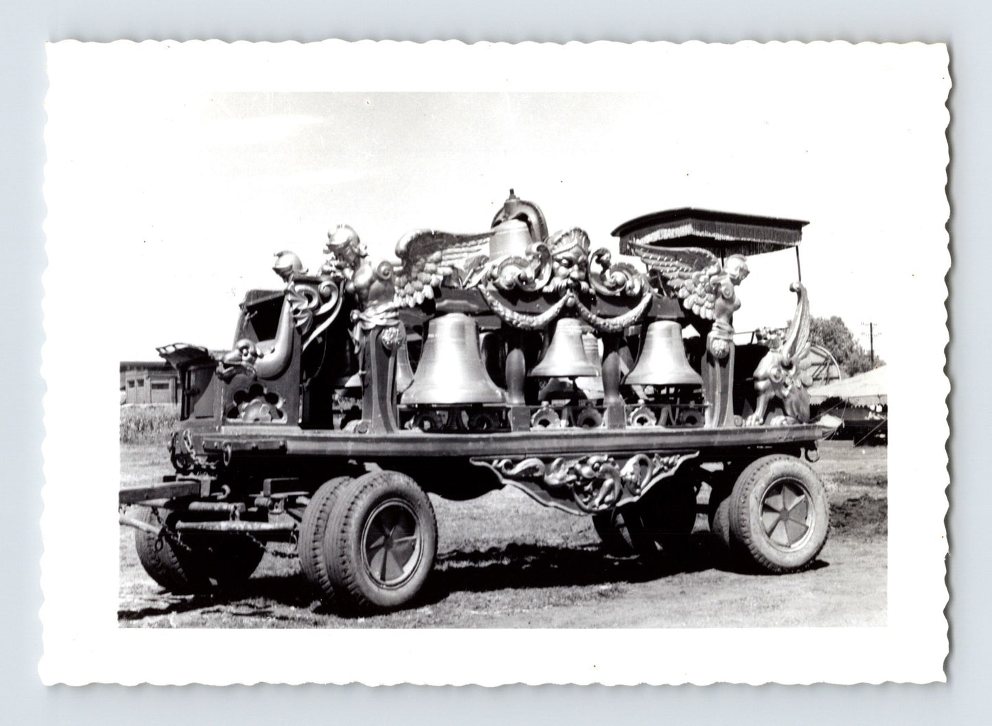 Ringling Bros Barnum Bailey circus bell wagon parade instrument wagon photo 1940s