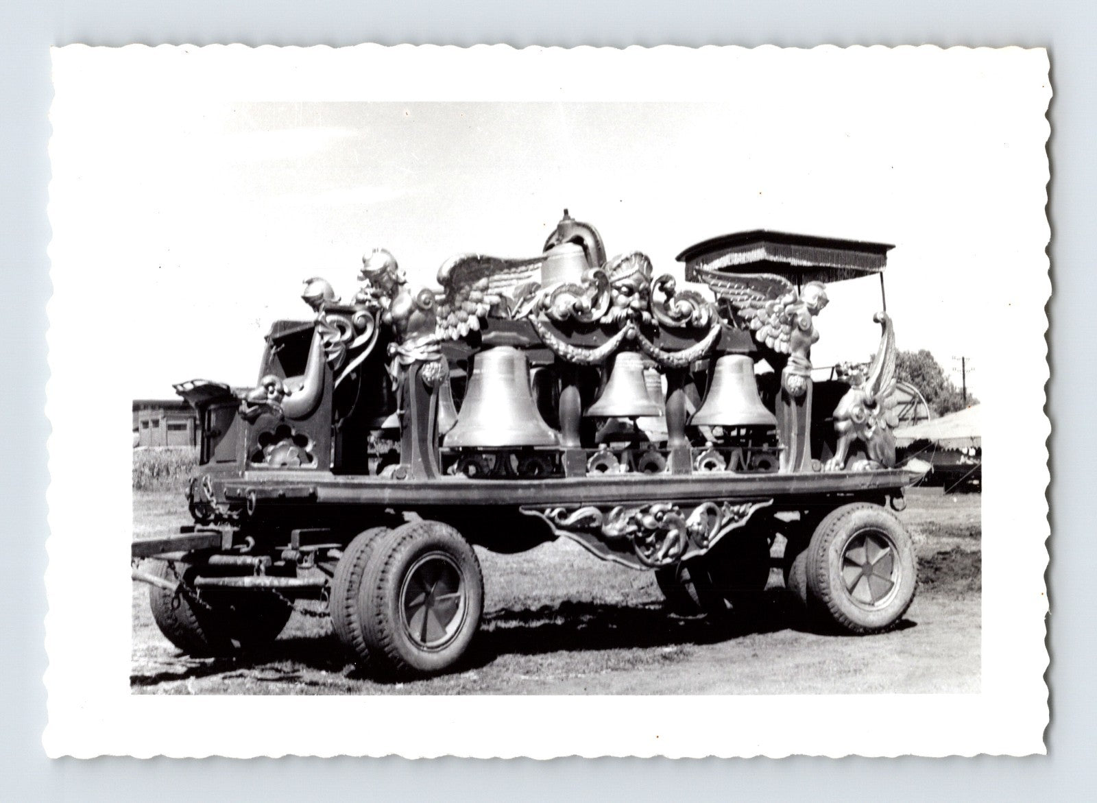 Ringling Bros Barnum Bailey circus bell wagon parade instrument wagon photo 1940s