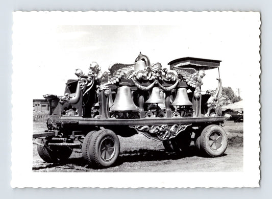 Ringling Bros Barnum Bailey circus bell wagon parade instrument wagon photo 1940s