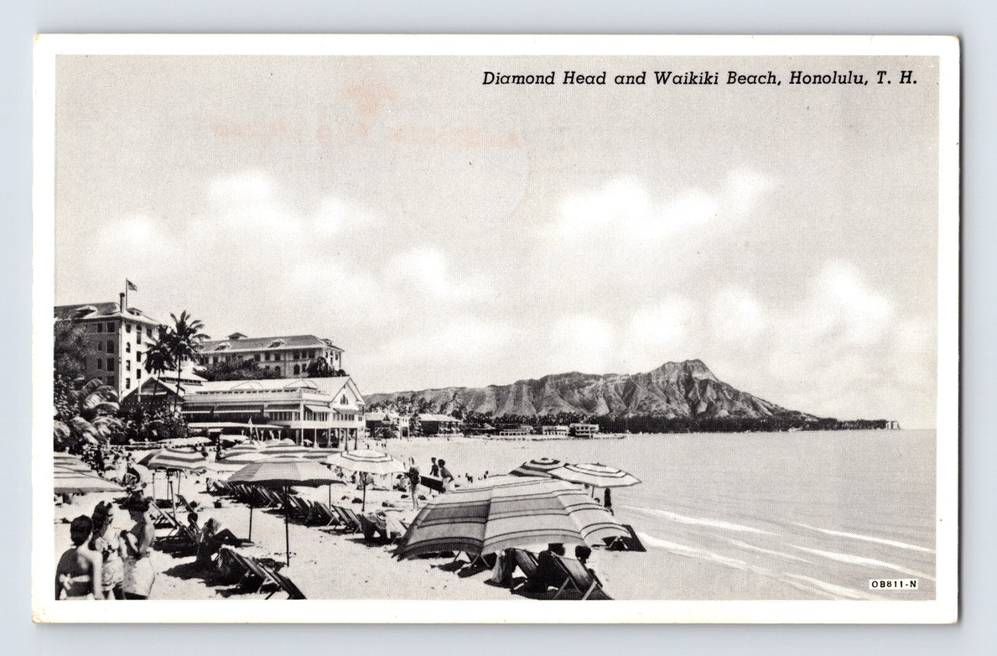 Honolulu Hawaii Waikiki Beach Diamond Head shoreline umbrellas postcard 1940s