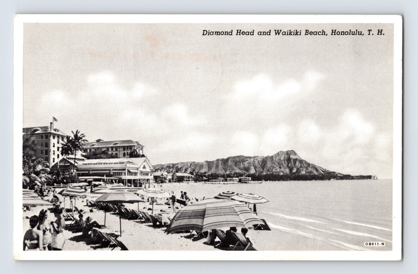 Honolulu Hawaii Waikiki Beach Diamond Head shoreline umbrellas postcard 1940s