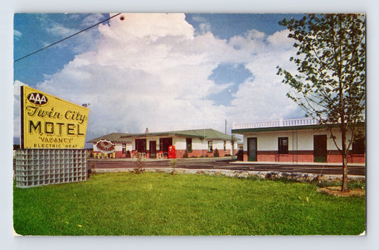 Cave City Kentucky Twin City Motel Coca Cola Machine 1950s Postcard Unposted