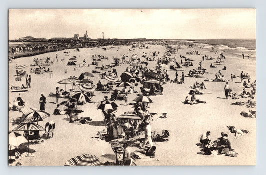 Jones Beach Long Island New York crowded beach umbrellas East Bathhouse 1940s postcard