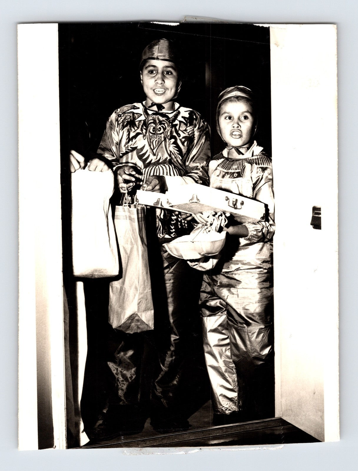 Halloween trick or treat children doorway costumes candy bags 1950s photo snapshot