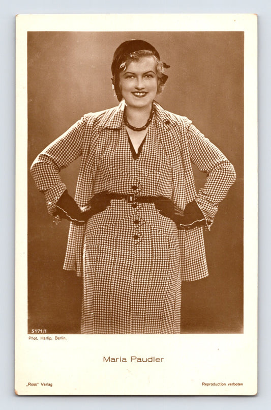 Maria Paudler portrait Ross Verlag 1930s actress studio postcard hands on hips patterned dress