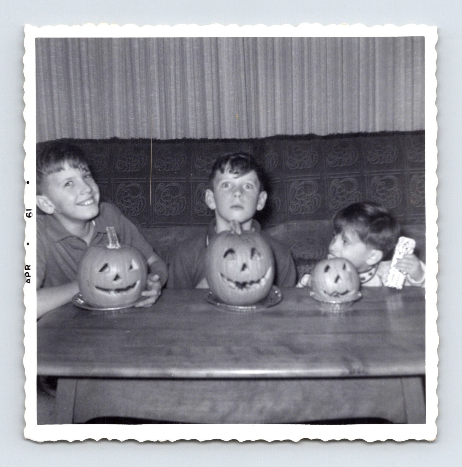 Halloween children carved pumpkins jack o lantern table 1960s snapshot vintage photo 3.5 x 3.5