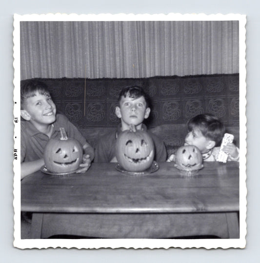 Halloween children carved pumpkins jack o lantern table 1960s snapshot vintage photo 3.5 x 3.5