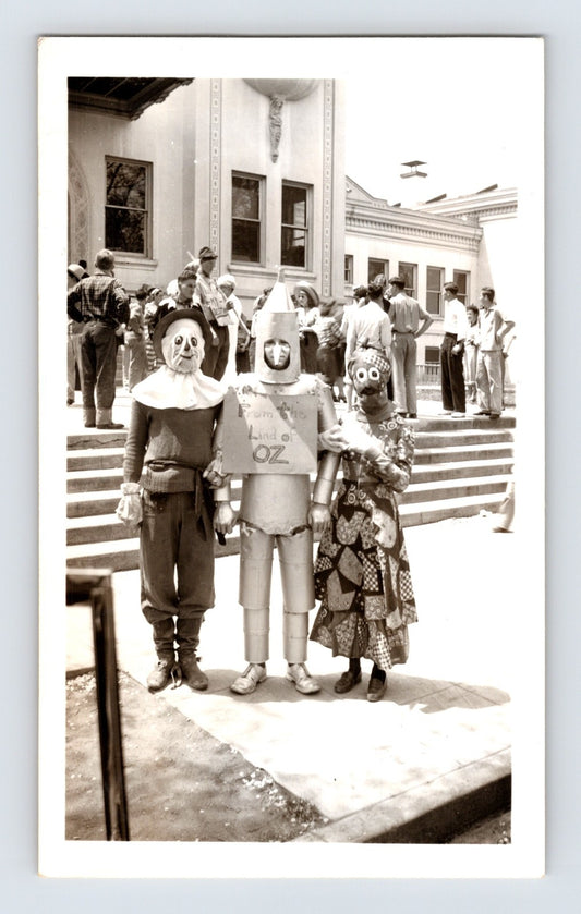 Halloween Wizard of Oz costumes scarecrow tin man child group outdoor 1940s photo