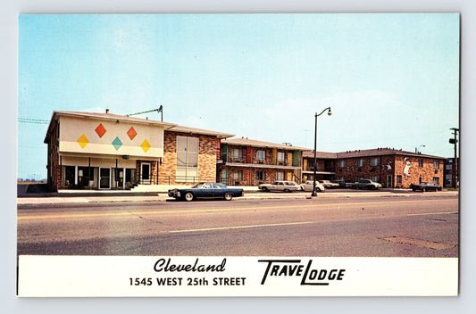 Cleveland Ohio Travelodge motel mid century modern building cars 1960s chrome postcard