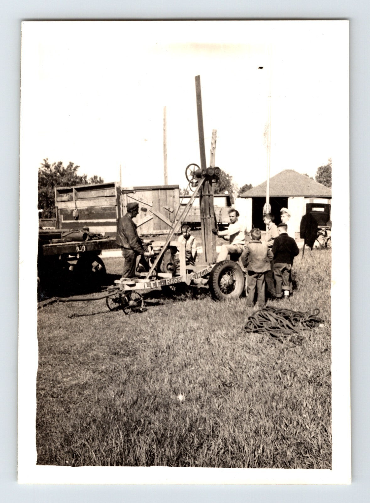 Lee Bros Circus 1945 stake driver crew setting tent stakes vintage photo