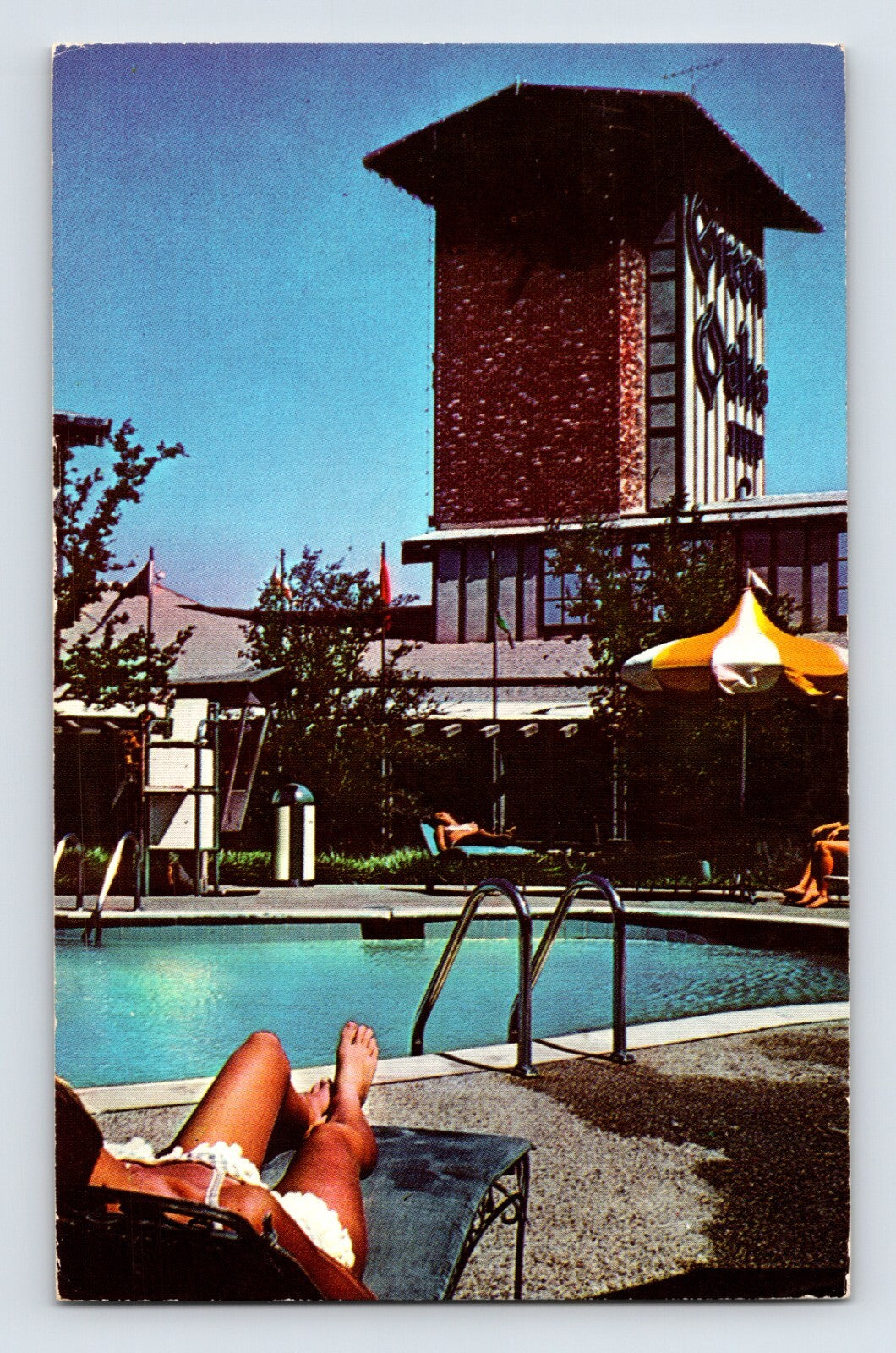 Fort Worth Texas Green Oaks Motor Inn motel pool tower building 1974 chrome postcard