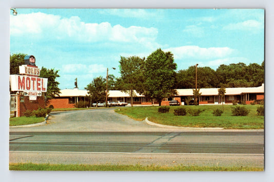 Winchester Virginia Bonds Motel 1960s postcard with roadside sign driveway and single story motel units