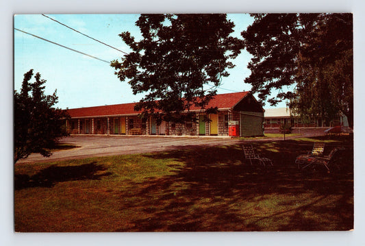 Uxbridge Rhode Island Quaker Motor Lodge motel exterior 1960s postcard