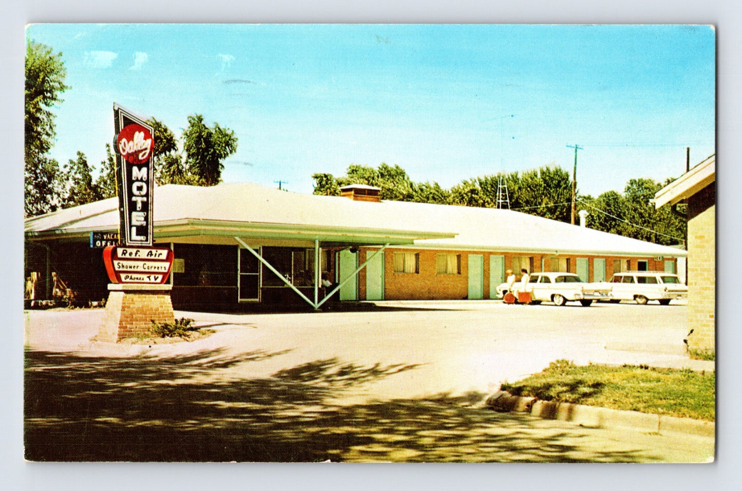 Oakley Kansas motel roadside sign cars 1967 chrome postcard mid century motor court
