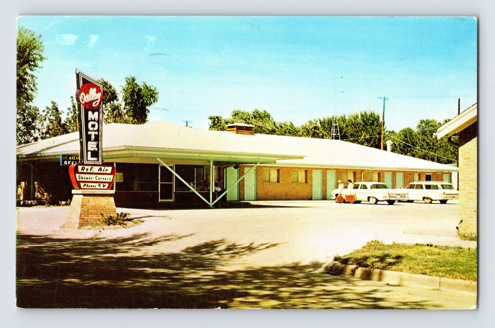 Oakley Kansas motel roadside sign cars 1967 chrome postcard mid century motor court
