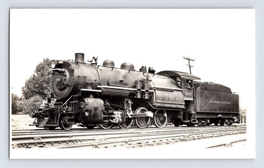 Delaware Hudson 2 8 0 locomotive 1087 1938 photograph Binghamton New York steam engine side view with tender on tracks