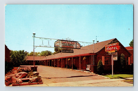 Salt Lake City Utah South East Motel roadside sign 7up neon motor court 1960s chrome postcard