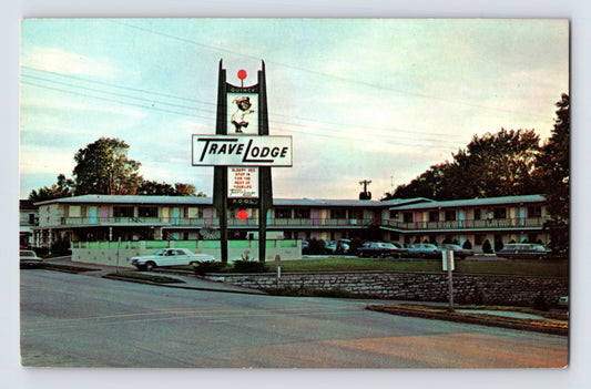 Postcard Illinois Quincy IL Travelodge Motel Cars 1960s Unposted Chrome