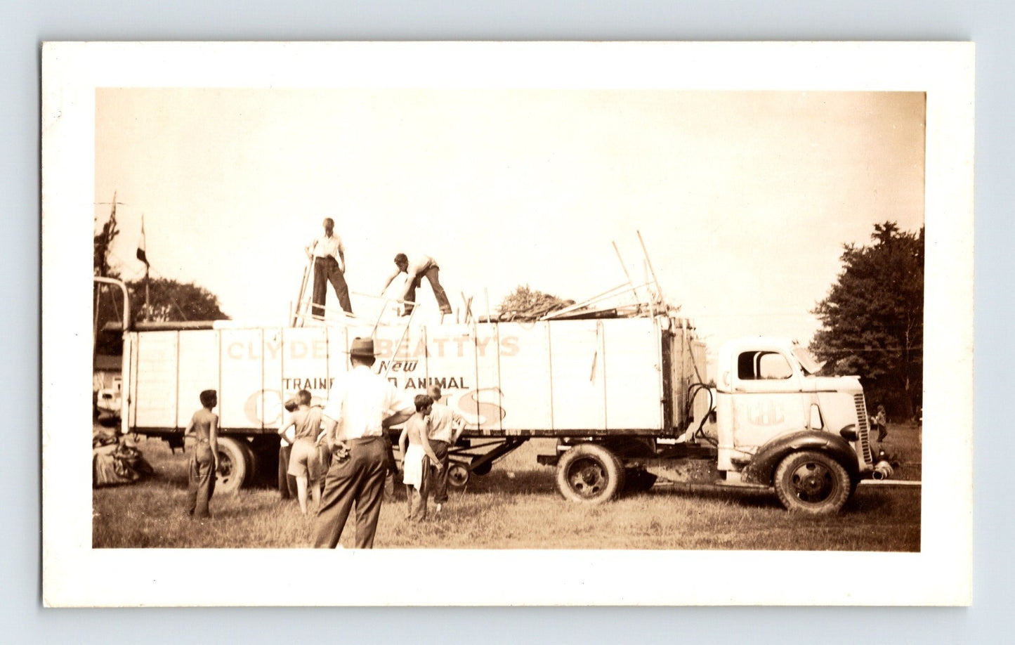 Clyde Beatty Circus semi truck trailer rigging crew loading equipment 1940s photo