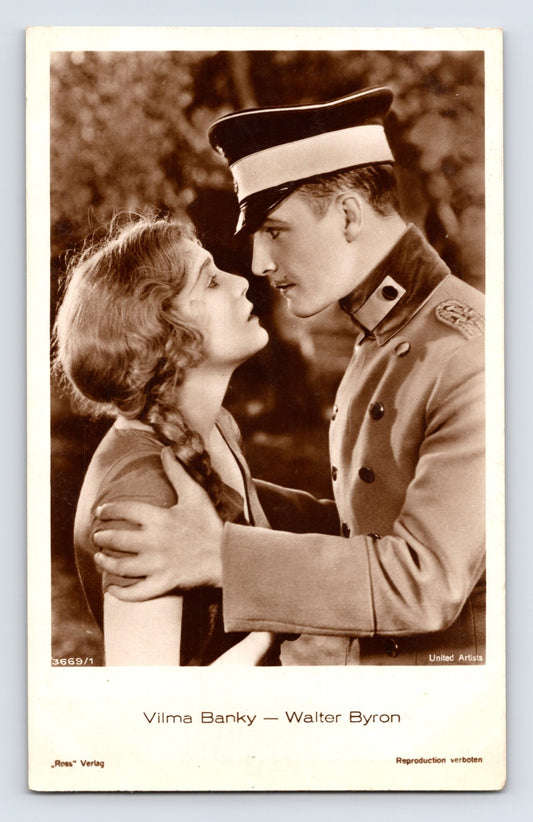 Vilma Banky Walter Byron silent film scene romantic close pose 1930s RPPC Ross Verlag United Artists