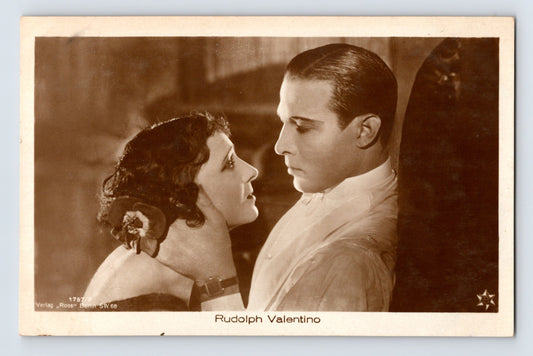 Rudolph Valentino silent film actor romantic scene Ross Verlag RPPC postcard 1930s