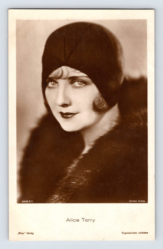 1930s postcard portrait of silent film actress Alice Terry wearing a dark cloche-style hat and fur collar in a studio publicity photograph published by Ross Verlag.