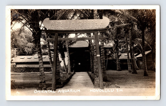 1940s RPPC of Oriental Aquarium entrance Honolulu Hawaii palm trees thin paper