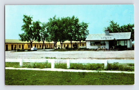 Hoopeston Illinois Baers Motel office rooms roadside motor court 1960s chrome postcard